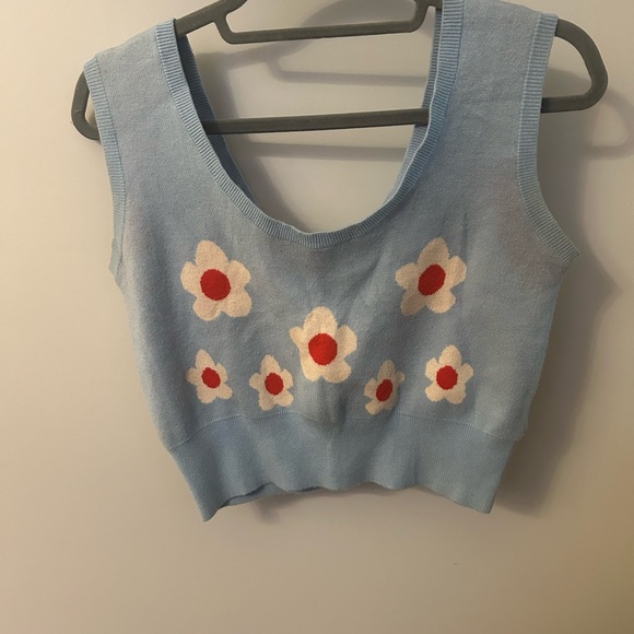 Cropped Sweater Tank Top - Picture 3 of 4